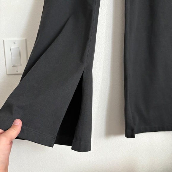 Vuori Granite High Waist Flare in Black Heather Size Small Split Hem Style - Picture 10 of 15
